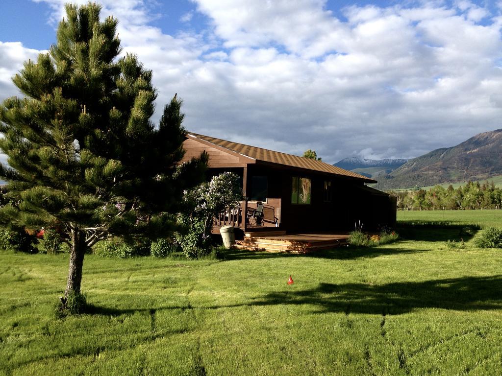Pine Creek Cabin Livingston Montana Room photo